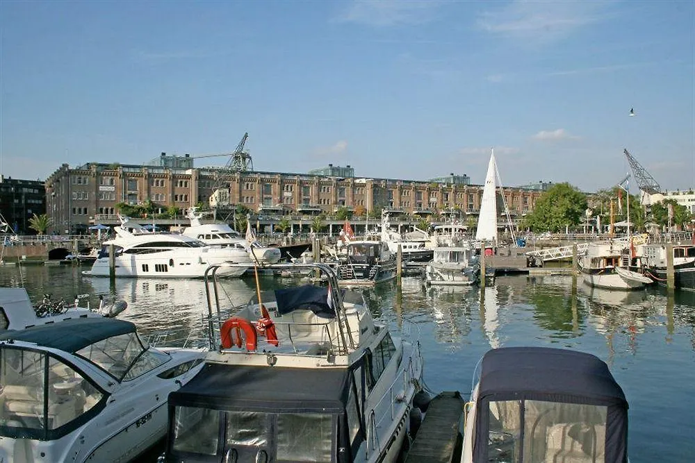 **** Úszó hotel Maria Callas Yachthotel Rotterdam Hollandia